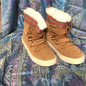 Toms Alpine Winter Boots size 9